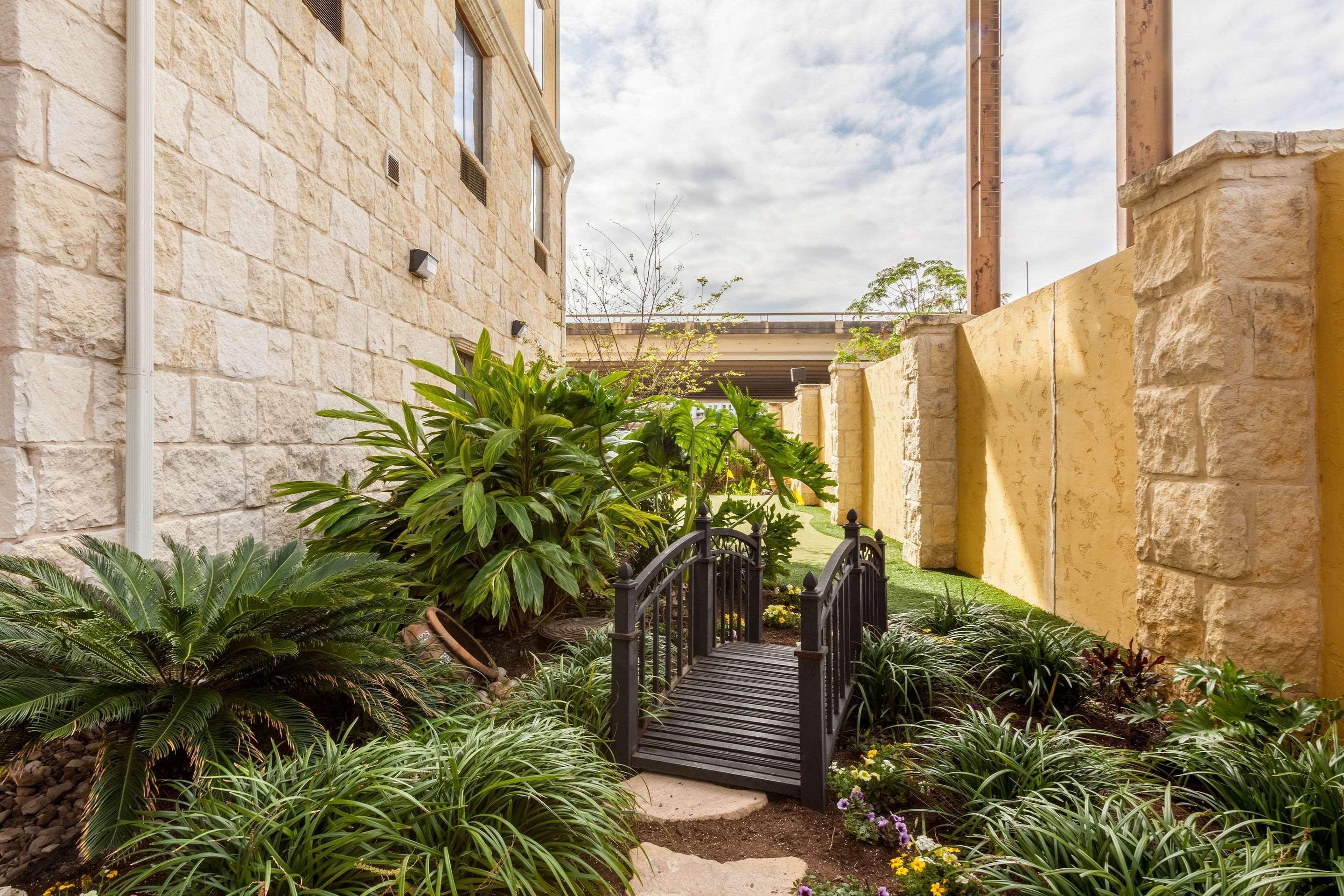 Comfort Suites Alamo-River Walk San Antonio Exterior photo