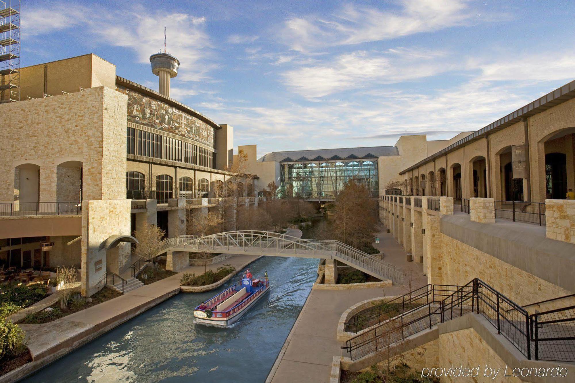 Comfort Suites Alamo-River Walk San Antonio Exterior photo