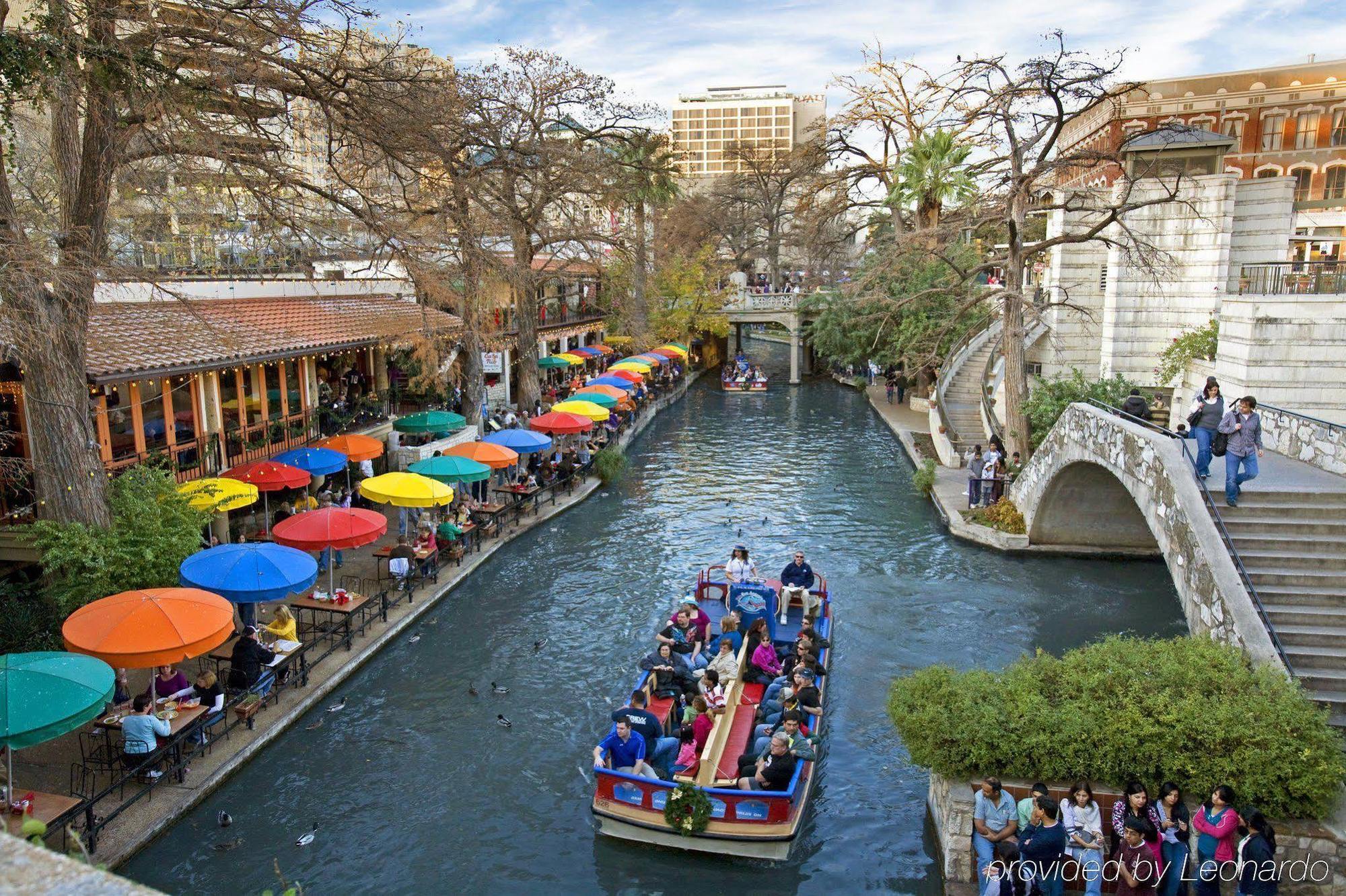 Comfort Suites Alamo-River Walk San Antonio Exterior photo