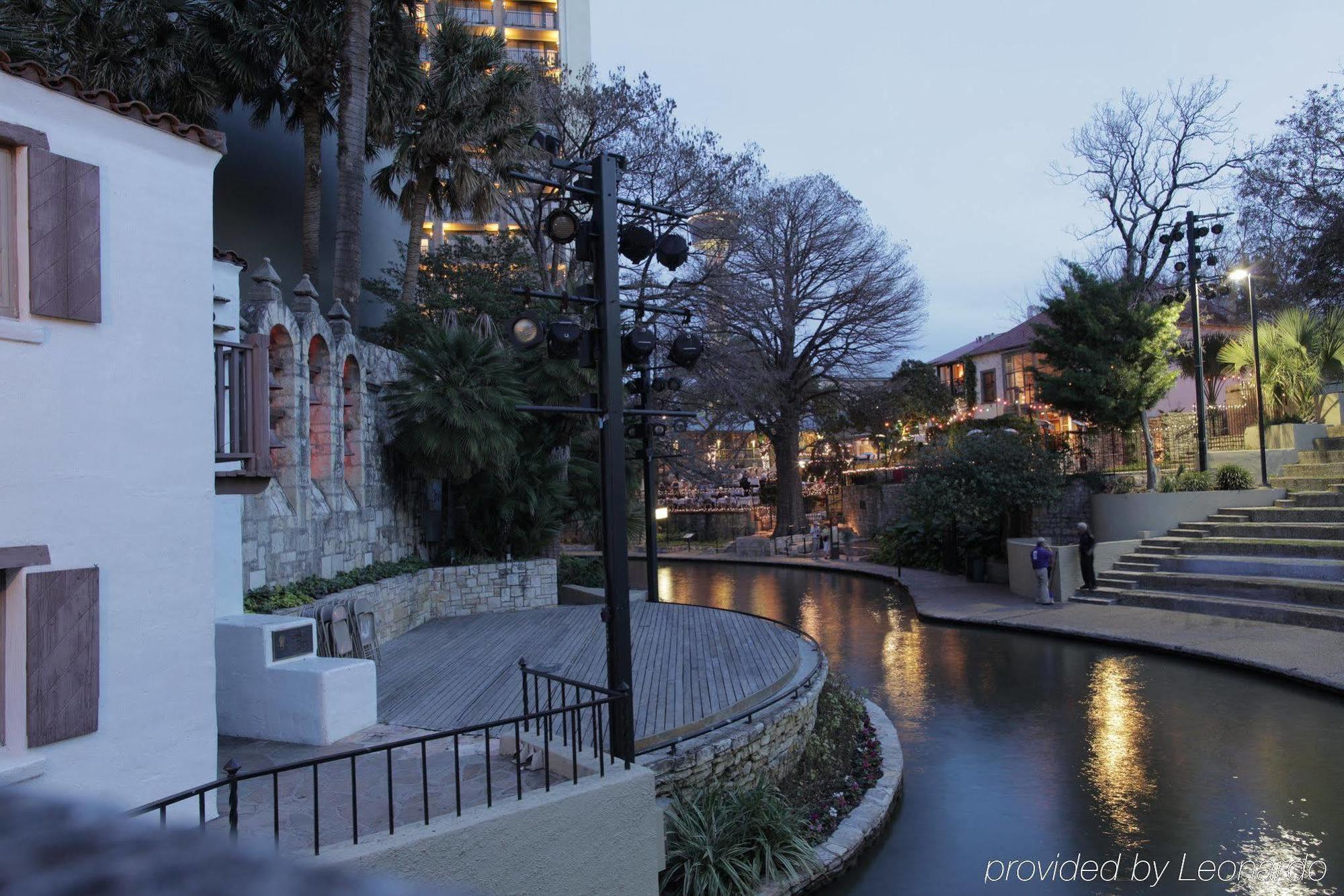 Comfort Suites Alamo-River Walk San Antonio Exterior photo